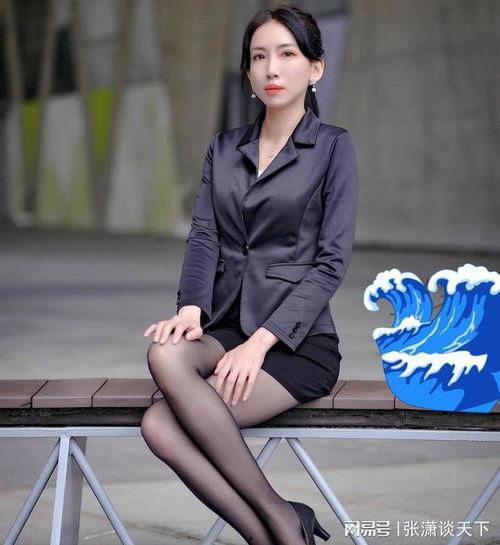 女人短裙配丝袜图片,展现女性优雅魅力